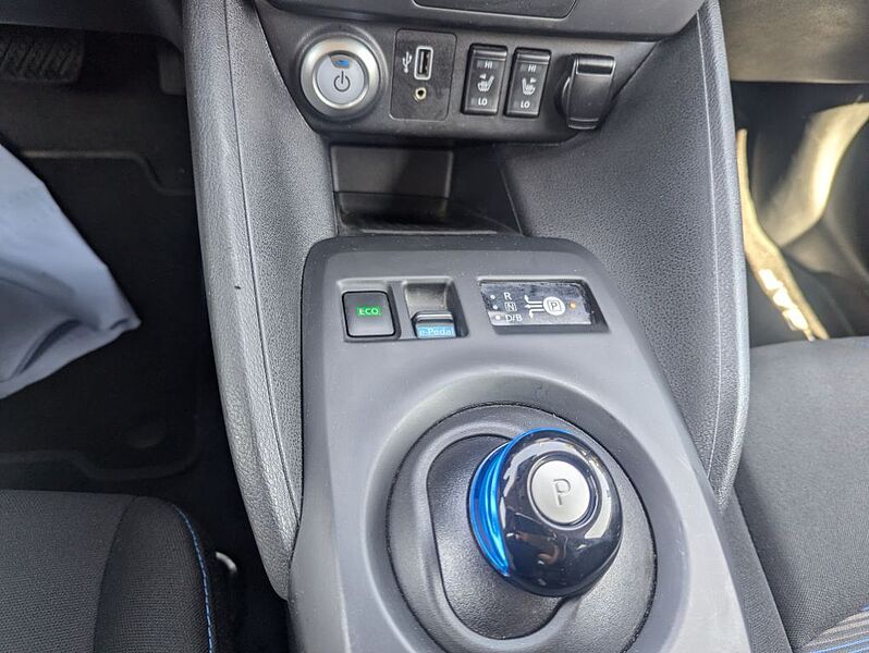 Nissan Leaf 40 kWh Acenta Option Winterpaket Navi